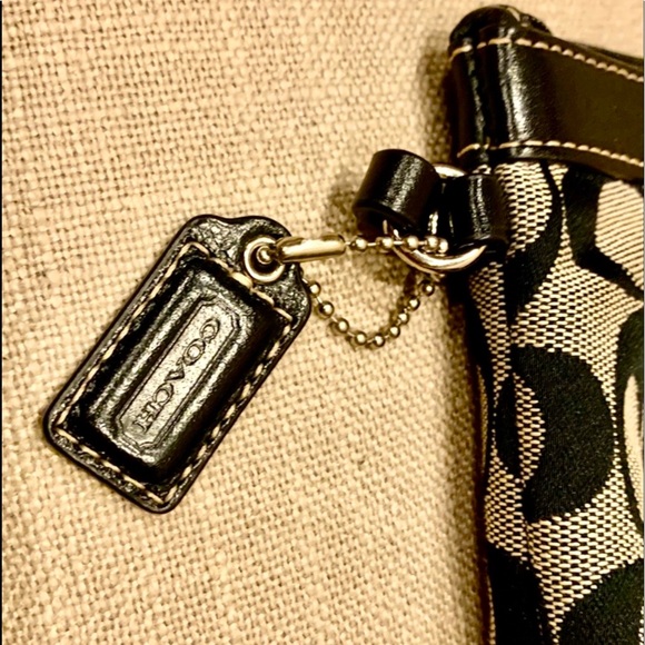 Coach Monogram Signature Wristlet - Picture 4 of 8